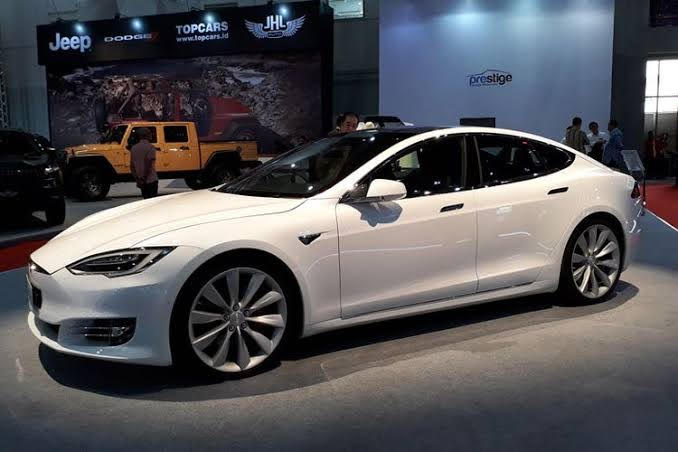  Tesla Model P100D